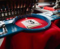 Basée à Toulouse, l’entreprise spécialisée dans l’impression BtoB en ligne franchit un cap stratégique avec l’acquisition de Maingauche, PME implantée à Saint-Jean-de-Védas et experte du textile personnalisable. (Photo PrintOClock)