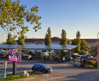 Aménagement des 70 places de parking de l’Intermarché de Ramonville-Saint-Agne en ombrières photovoltaïques. (Photo Crédit Agricole Toulouse 31)