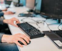 Cette initiative, cofinancée par l’État, vise à structurer un réseau régional de 120 référents séniors au sein des entreprises d’Occitanie. (Photo Pixabay)