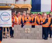   Steven Perron (président Groupe Magellim), Alexandre Toussaint (directeur innovation et développement Groupe Magellim), Victor Lamego (fondateur Occitanie Géotex), Emmanuel Macron (Président de la République), présents au lancement de la construction de l’outil industriel d’Occitanie Géotex le 27 avril 2026 - Laroque d’Olmes (Ariège). (Photo Région Occitanie)