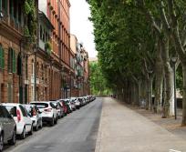 Le marché du logement neuf à Toulouse traverse une période critique : au 1er semestre 2025, les ventes au détail chutent à un niveau jamais observé, tandis que l’offre disponible s’amenuise dangereusement. (Photo Pixabay)