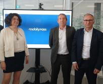 De gauche à droite : Eric et Nathalie Colmar, fondateurs de MobilyGreen, Jacques Cettolo, président du groupe Parera, François Mouchonnier, directeur administratif et financier et directeur général délégué du groupe Parera et Magali Diana, directrice des ressources humaine du groupe Parera. (Photo groupe Parera)