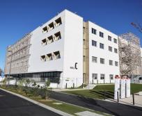 Le 5 janvier prochain, la clinique toulousaine Médipôle Garonne ouvrira un nouveau bâtiment de 6 000 m² répartis sur 4 niveaux, qui accueillera le nouveau service de chirurgie ambulatoire courte « Fast Track », ainsi que des espaces de consultations et, à terme, plus de capacités d’hospitalisation. (Photo Médipôle Garonne)   