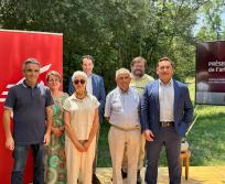 De gauche à droite : Jean-Yves Duclos, maire de Saint-Gaudens ; Chantal Denax et Élisabeth Rouède, vice-présidentes de la Communauté de communes Cœur et Coteaux du Comminges ; Bertrand Chauvel, directeur RSE et Engagements sociétaux de la Caisse d’Épargne Midi-Pyrénées ; Philippe Pucheu, directeur adjoint de l’ONF Pyrénées-Gascogne ; Raymond Boyer, maire de Cardeilhac ; et Christophe Le Pape, président du directoire de la Caisse d’Épargne Midi-Pyrénées.