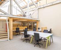 Situés au premier étage des Halles de la Cartoucherie, les espaces de coworking proposent 150 postes de travail répartis en quatre open spaces, au cœur d’un bâtiment centenaire réhabilité. (Photo Lydie Lecarpentier)