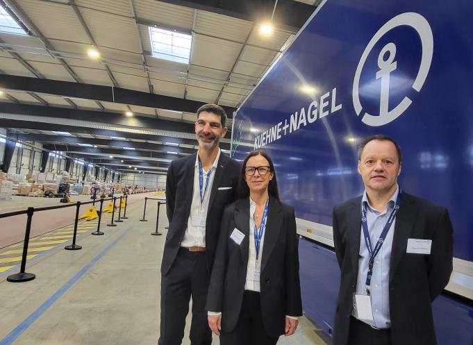 Mardi 19 novembre 2024, Kuehne+Nagel a inauguré sa plus grande agence route de France à Saint-Jory (Haute-Garonne). De gauche à droite : David Delpal (directeur régional des opérations), Maud Lanciau (directrice régionale des ventes) et Pierre Ricordeau (directeur du site de Saint-Jory). (Photo : Anthony Assémat - Entreprises Occitanie)