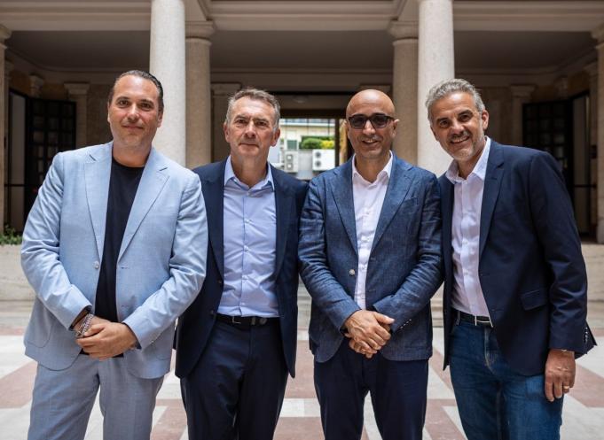 De gauche à droite : Andrea Donno, co-fondateur et directeur général de GalileoLife, Hervé Jouves, président du groupe Hygie31, Vincenzo Cosi, co-fondateur et président de GalileoLife et Pascal Fontaine, directeur commercial du groupe Hygie31. (Photo Hygie31)