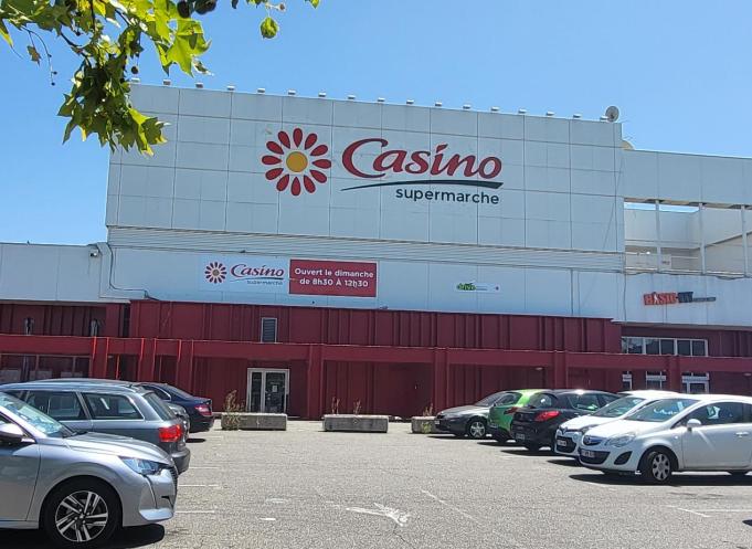 Le groupe Casino compte 781 magasins en Occitanie, notamment ici au pied du métro de la ligne A, quartier Basso Cambo à Toulouse. (Photo : Anthony Assémat - Entreprises Occitanie)