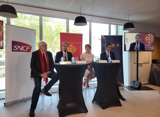 De gauche à droite : Jean-Luc Gibelin (vice-président de la Région aux Transports), Christophe Fanichet (PDG de SNCF Voyageurs), Carole Delga (présidente PS de la Région Occitanie) et Jean-Pierre Farandou (PDG de la SNCF). (Photo : Dorian Alinaghi - Entreprises Occitanie)