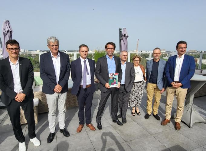 Pierre-Olivier Nau, président du Medef de Haute-Garonne (au milieu), et Julien Pinna, délégué général (à gauche), ont présenté le Top Economique 2024 avec les représentants des branches professionnelles. (Photo : Anthony Assémat - Entreprises Occitanie)