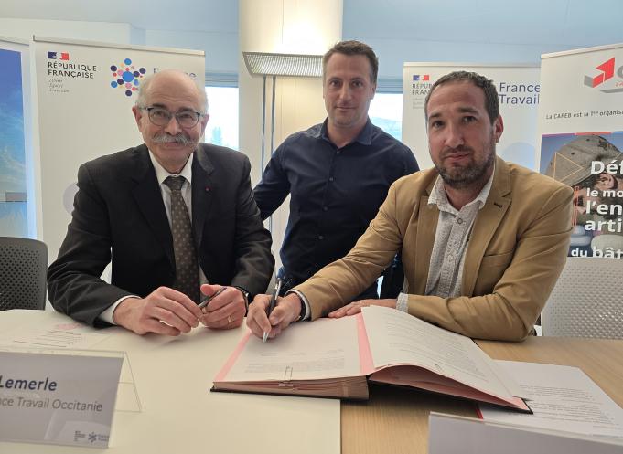 Thierry Lemerle (directeur régional France Travail Occitanie), Olivier Bry (président de la commission régionale développement des compétences à la FFB Occitanie, représentant Frédéric Carré) et Olivier Coulom (président de la CAPEB Occitanie). (Photo : Dorian Alinaghi - Entreprises Occitanie)