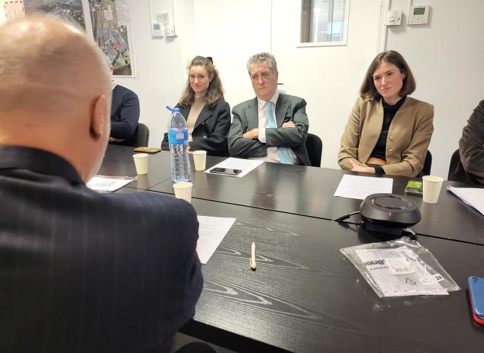 Olivia, Pierre et Caroline Gaches ont présenté l'entreprise à Renaud Dutreil, Ancien ministre et créateur des Pactes Dutreil. (Photo Dorian Alinaghi Entreprises Occitanie)
