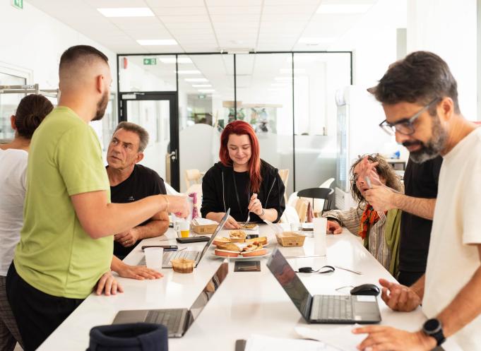Repas frais cuisinés par des chefs, portions calibrées par des diététiciens, livraison hebdomadaire… La société fondée par @Véronique Capon estime que son service permet de libérer jusqu’à neuf heures par semaine. (Photo La Brigade de Véro)