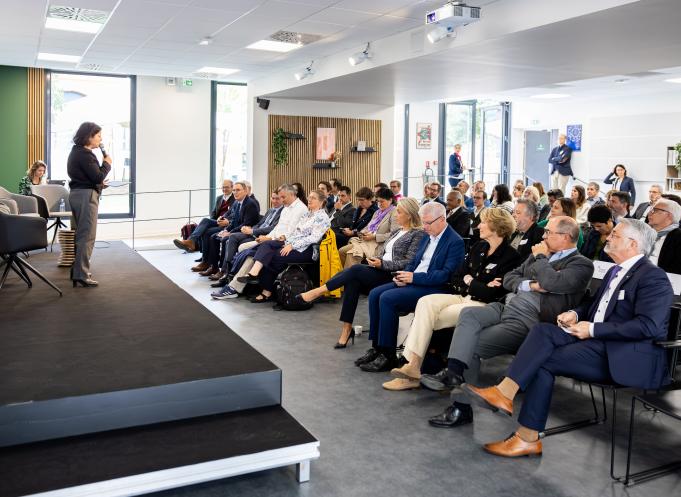 Signature officielle des consortia « Lanceur d’étoiles » à Toulouse : institutions, universités et partenaires régionaux unis pour propulser la Deeptech dans les secteurs Santé, Greentech et Mobilités-Énergie. (Crédit photo : Alexandre Ollier)