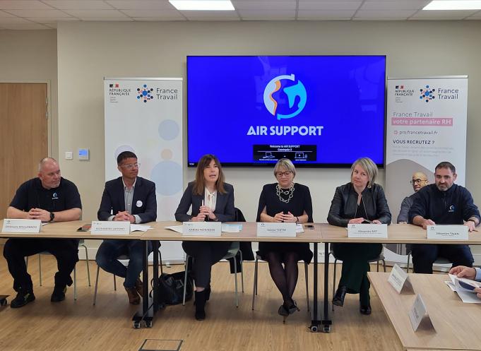 De plus en plus, les entreprises misent sur le savoir-être, les immersions et la méthode de recrutement par simulation, qui permettent de détecter des compétences au-delà du CV. (Photo Dorian Alinaghi)