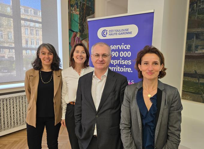 De gauche à droite :  Nadège Fantin, chargée d'études - service études et aménagement du territoire, Marie-Anne Hugo-Magnan, responsables études et aménagement du territoire, Didier Katzenmayer, président de l'UIMM Occitanie et Christine Bardinet, directrice régional de la Banque de France. (Photo Dorian Alinaghi)