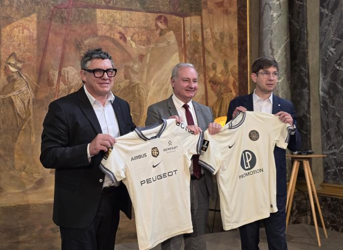 De gauche à droite : Didier Lacroix, président du Stade Toulousain, Jean-Luc Moudenc, maire de Toulouse et président de Toulouse Métropole et Olivier Cloarec, président du Toulouse Football Club. (Photo Dorian Alinaghi)