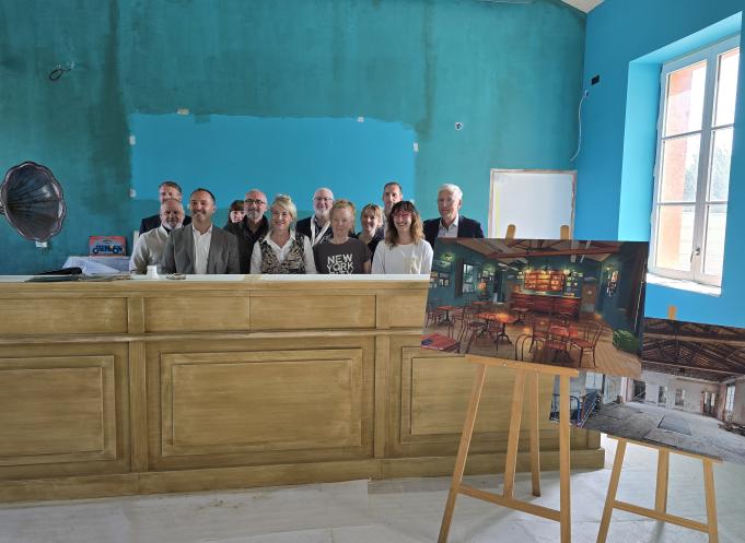 Au cœur de L’Envol des Pionniers, le Café des Pionniers s’apprête à ouvrir ses portes dans une ambiance inspirée des années folles. (Photo Dorian Alinaghi)