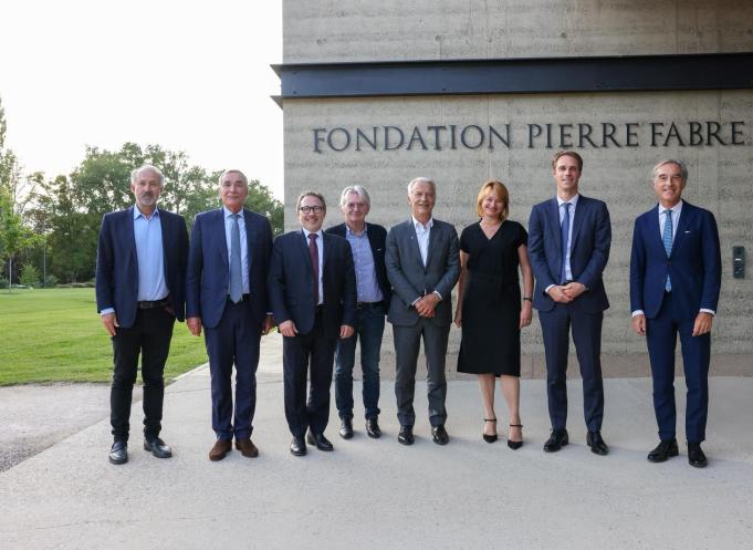 De gauche à droite : Sami Toutounji (cabinet Gide), Pierre-Yves Revol (Fondation Pierre Fabre), Olivier Paon (FAS), Jean-Claude Mailly (ancien SG de FO), Patrick Martin (Medef), Maud Vimeux (DRH Pierre Fabre), Nicolas Villet (BNP Paribas Épargne & Retraite Entreprises) et Éric Ducournau (DG Pierre Fabre). (Photo Pierre Fabre)