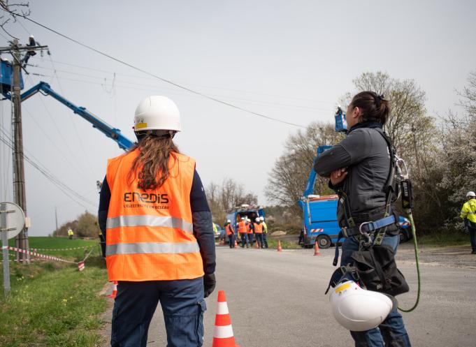 Enedis développe, exploite, modernise 1,4 million de kilomètres (182 000 kilomètres en Occitanie) de réseau électrique basse et moyenne tension (230 et 20 000 volts) et gère les données associées. (Photo Enedis)