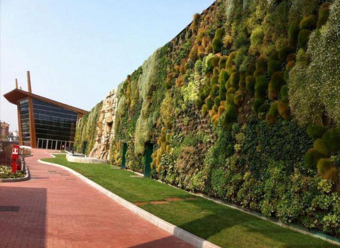 Mur végétal réalisé à Milan par Greenwall. 