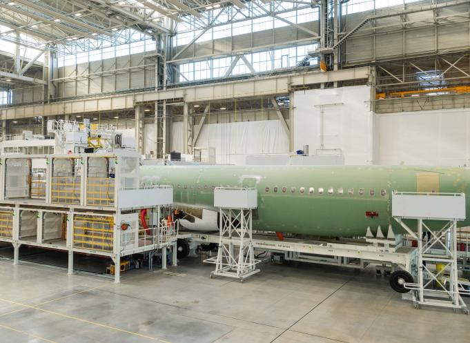 Visite au coeur de la nouvelle chaîne d'assemblage dédiée à l'A320 et A321, à l'usine Lagardère de Blagnac, à l'ouest de Toulouse (Photo : Pascal Pigeyre - Airbus)