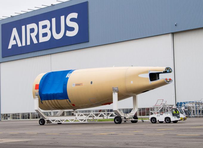 Chaîne d’assemblage Airbus : en 2025, le groupe vise l’accélération progressive de ses cadences, avec un objectif de 870 livraisons en 2026. (Photo Airbus)