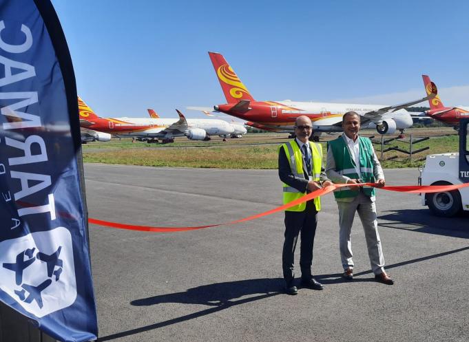 Alexandre Brun, président de TARMAC Aerosave et Philippe Baubay, président de Pyrénia, inaugurent les nouveaux parkings de stockage avion.