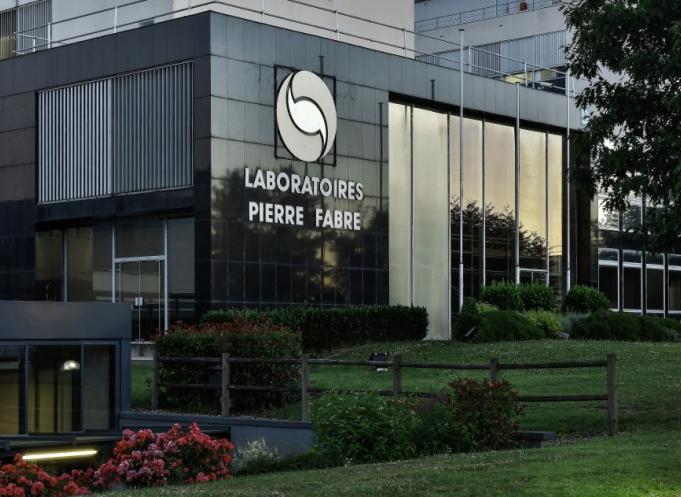 Implantés depuis toujours en région Occitanie, les laboratoires Pierre Fabre fabriquent plus de 90% de leurs produits en France et emploient plus de 10 200 collaborateurs dans le monde. Leur budget R&D s’est élevé à 220 millions d'euros en 2024, dont environ 70% sont dédiés aux thérapies ciblées en oncologie et 30% aux thérapies et aux soins de la peau.  (Photo laboratoire Pierre Fabre)