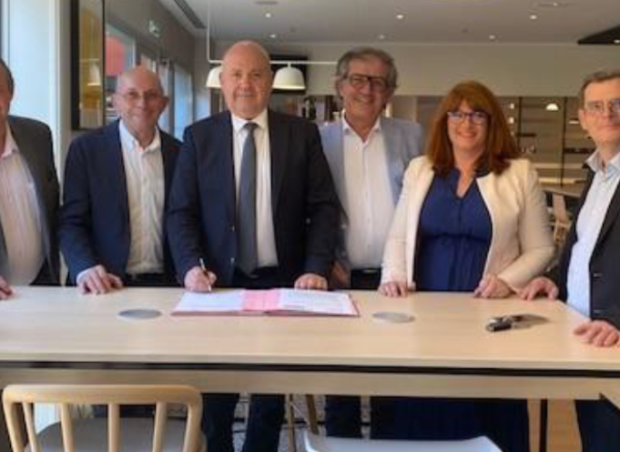 De gauche à droite : François Hiebel (directeur de l’Urssaf Languedoc-Roussillon), Marc Darolles (président de l’Urssaf Midi-Pyrénées), Jean-François Rezeau (président de la CCI Occitanie), Thierry Clerc (président de l’Urssaf Languedoc-Roussillon), Valérie Lemaire (directrice de la CCI Haute-Garonne) et Jean Dokhelar (directeur de l’Urssaf Midi-Pyrénées).