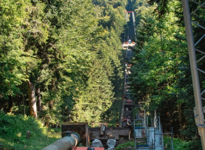 Avec un chiffre d'affaires de 139,7 milliards d’euros réalisé en 2023 et fournissant de l’énergie à environ 40,9 millions de clients, EDF continue d’affirmer son rôle de leader dans le secteur de l'énergie. (Photo Nuuk-photographies)