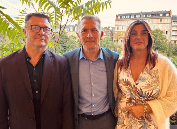 Sébastien Manlhiot, fondateur de Pharm’Auvergne et Hervé Jouves, président du Groupe Hygie31. (Photo Hygie31)