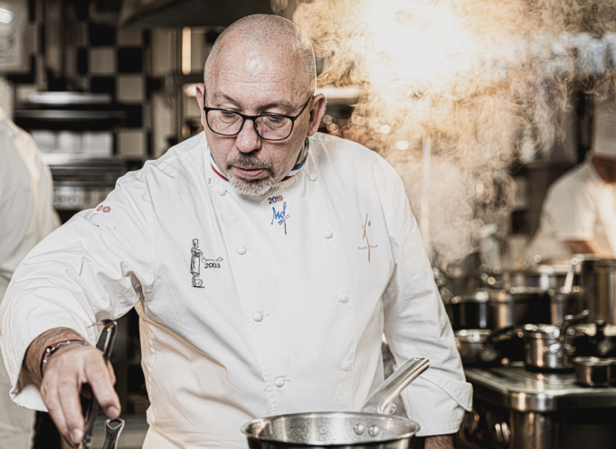 Franck Putelat, chef doublement étoilé au Guide Michelin depuis 2012, meilleur ouvrier de France 2019, bocuse d’argent en 2003 et distingué récemment par la médaille de l’Ordre du Mérite Agricole début 2026. (Photo Agence Verri)