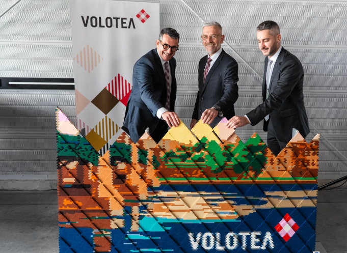 De gauche à droite :  Bruno Balerdi, directeur commercial, clients et communication d’Aéroport Toulouse-Blagnac, Gilles Gosselin, directeur France de Volotea et Gabriel Schmilovich, Chief Strategy Officer Volotea. (Photo aéroport Toulouse-Blagnac)