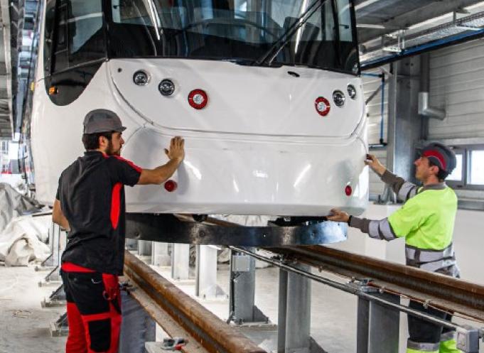 Deux ans et demi après la reprise du site industriel de Reichshoffen (ex-Alstom), la modernisation de son site de Bagnères-de-Bigorre, et un carnet de commande record, CAF est un acteur industriel important pour la France et pour l’Europe. (Photo CAF France)