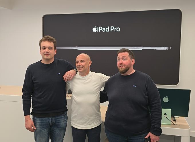 "C&C est également implanté en Italie, en Suède, en Finlande, en Estonie et en Lettonie", précise Arnaud Aldebert, responsable de la boutique de Toulouse (à droite). (Photo : Dorian Alinaghi - Entreprises Occitanie)