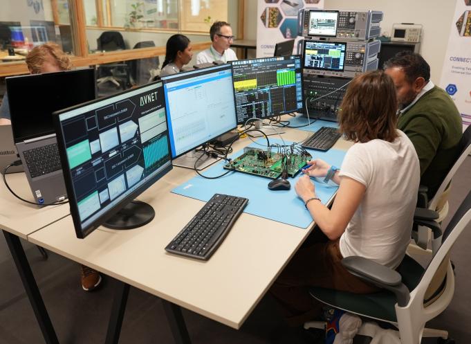 Signature d’un contrat stratégique entre le CNES et UNIVITY : 31 millions d'euros pour propulser la 5G spatiale française en partenariat avec TDF. Une étape clé vers une connectivité hybride, souveraine et résiliente. (Photo UNIVITY)