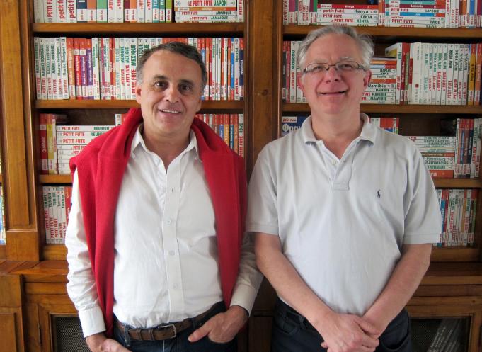 De gauche à droite : Dominique Auzias, gérant-fondateur du Petit Futé et Jean-Paul Labourdette, co-fondateur. (Photo Petit Futé)