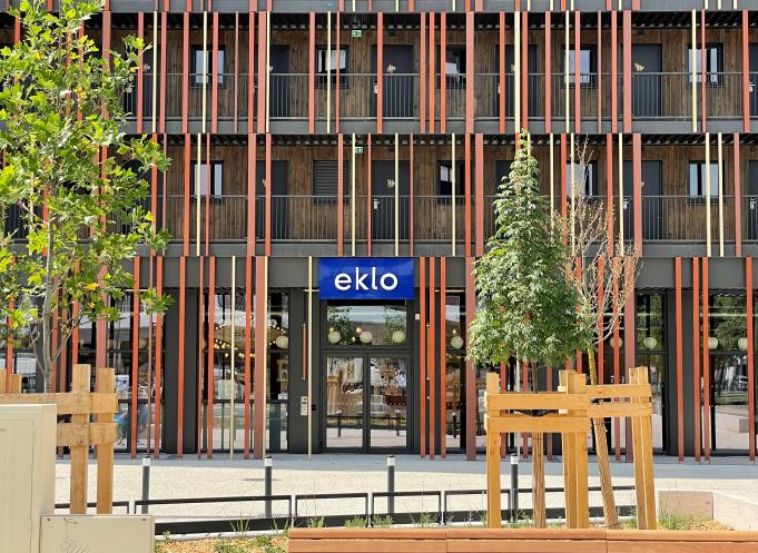 Eklo occupe les cinq premiers étages de la tour de bois