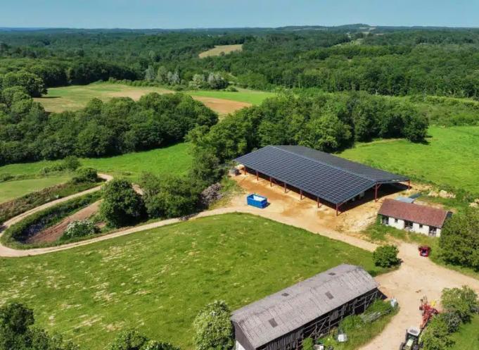 Apex Energies a déjà mis en service plus de 1000 centrales photovoltaïques de moins de 500 kWc, à la fois pour la revente au réseau et pour l'autoconsommation. (Photo : Apex Energies)