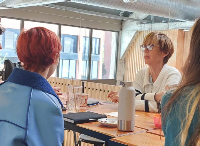« Il est essentiel de casser les stéréotypes associés aux générations plus âgées. On peut avoir 55 ans… et être plein d’idées», insiste Sophie Nanin. (Photo SN)
