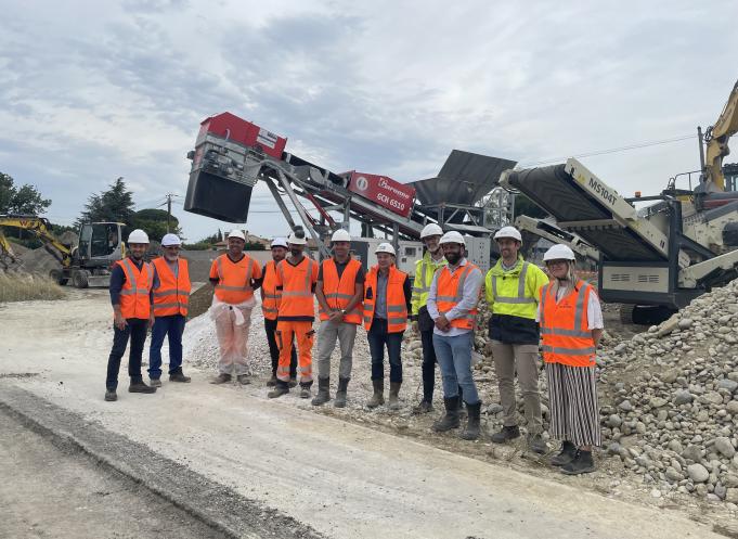 Ce chantier bas carbone s’inscrit dans une série d’expérimentations menées à travers la France, visant à réduire l’empreinte carbone des travaux d'infrastructure électrique. (Photo : Jenna Nguyen)