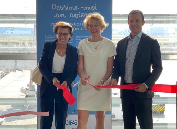 De gauche à droite : Yannick Assouad (VP Thales Avionics, présidente du COPIL CORAC et membre du bureau Gifas), Agnès Plagneux-Bertrand (vice-présidente de Toulouse Métropole) et Philippe Crébassa (président du directoire de l'aéroport Toulouse-Blagnac). (Photo : ATB)