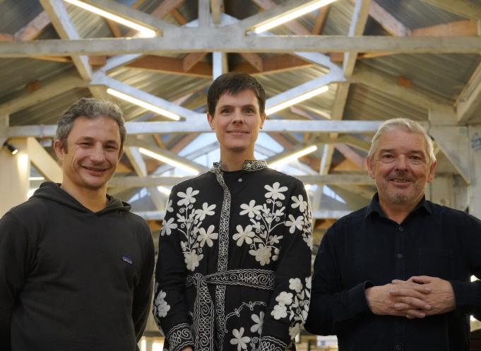 Jeremie Loevenbruck, co-président et co-fondateur des Halles de la Cartoucherie, Muriel Le Vaillant, directrice générale Cosmopolis et Les Halles de la Cartoucherie et Jean-François Renac, directeur général de Miharu. (Photo Les Halles de la Cartoucherie) 