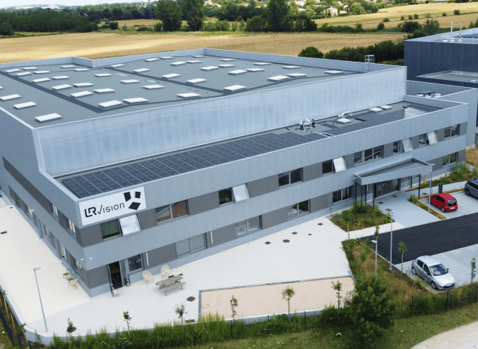 Au sud de Toulouse, le fabricant des revêtements de sol Résineo® prépare cette accélération avec une filiale espagnole et une représentante locale. En ligne de mire : notamment les aménagements autour des piscines résidentielles. (Photo LRVision)