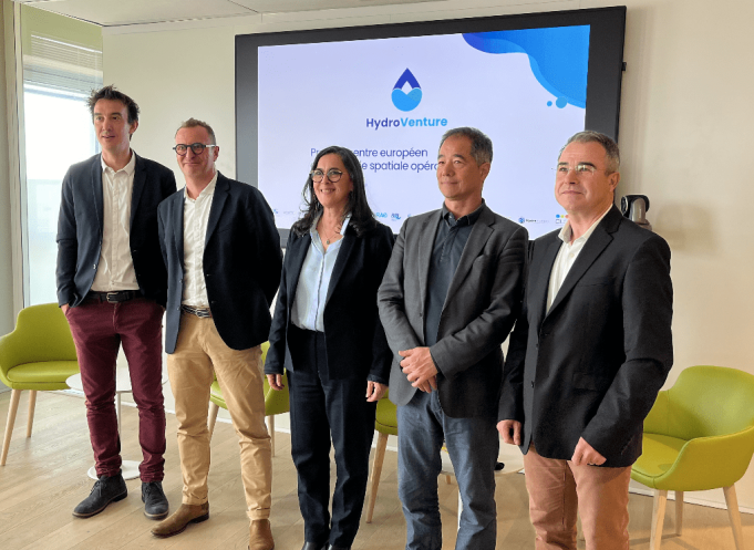 HydroVenture a été lancé à Toulouse fin mars 2024. De gauche à droite avec les membres fondateurs Guillaume Valladeau (co-fondateur de vorteX-io), Gwenaël Souillé (directeur du business development B.U Space de CS Group), Selma Cherchali (responsable du programme Observation de la Terre du CNES) et Frédéric Huynh (directeur de Data Terra). (Photo : HydroVenture)