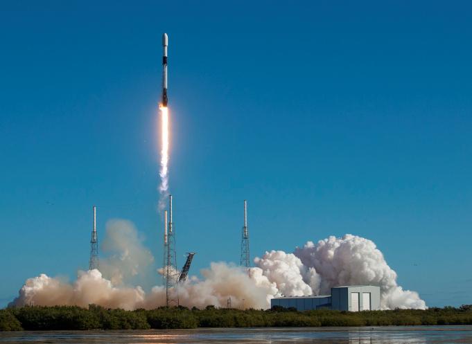 Lancement de la fusée Falcon 9 contenant le satellite YAM-5. Crédits : Space X