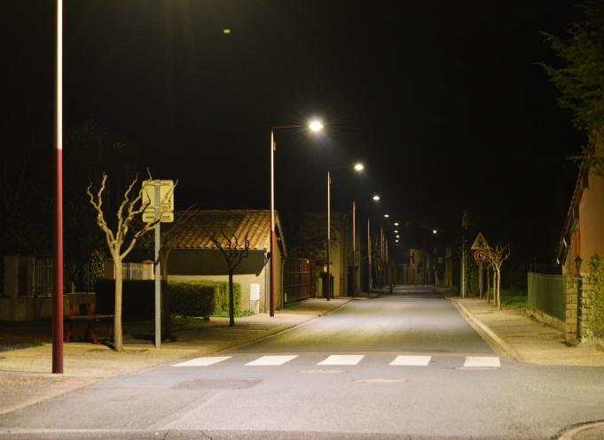 Kawantech, le spécialiste de l'éclairage intelligent basé à Toulouse, déploie des systèmes innovants comme ici à Lagrave (Tarn) avec des luminaires autoadaptatifs. (Photo : Kawantech)