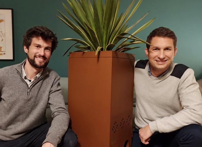 Guillaume Lombart et Romain Tiberghien, les co-fondateurs de la startup Ma Boîte à Moustique, désormais installée à l'est de Toulouse. (Photo : Ma Boîte à Moustique)