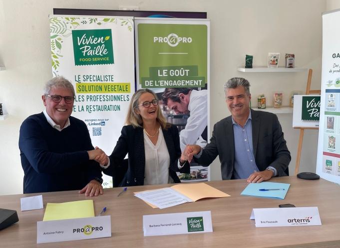De gauche à droite : Antoine Fabry, directeur général de Pro à Pro, Barbara Ferrand-Lecocq, directrice générale Vivien Paille et Eric Foucault, directeur général d'Arterris. (Photo Agence BPA)